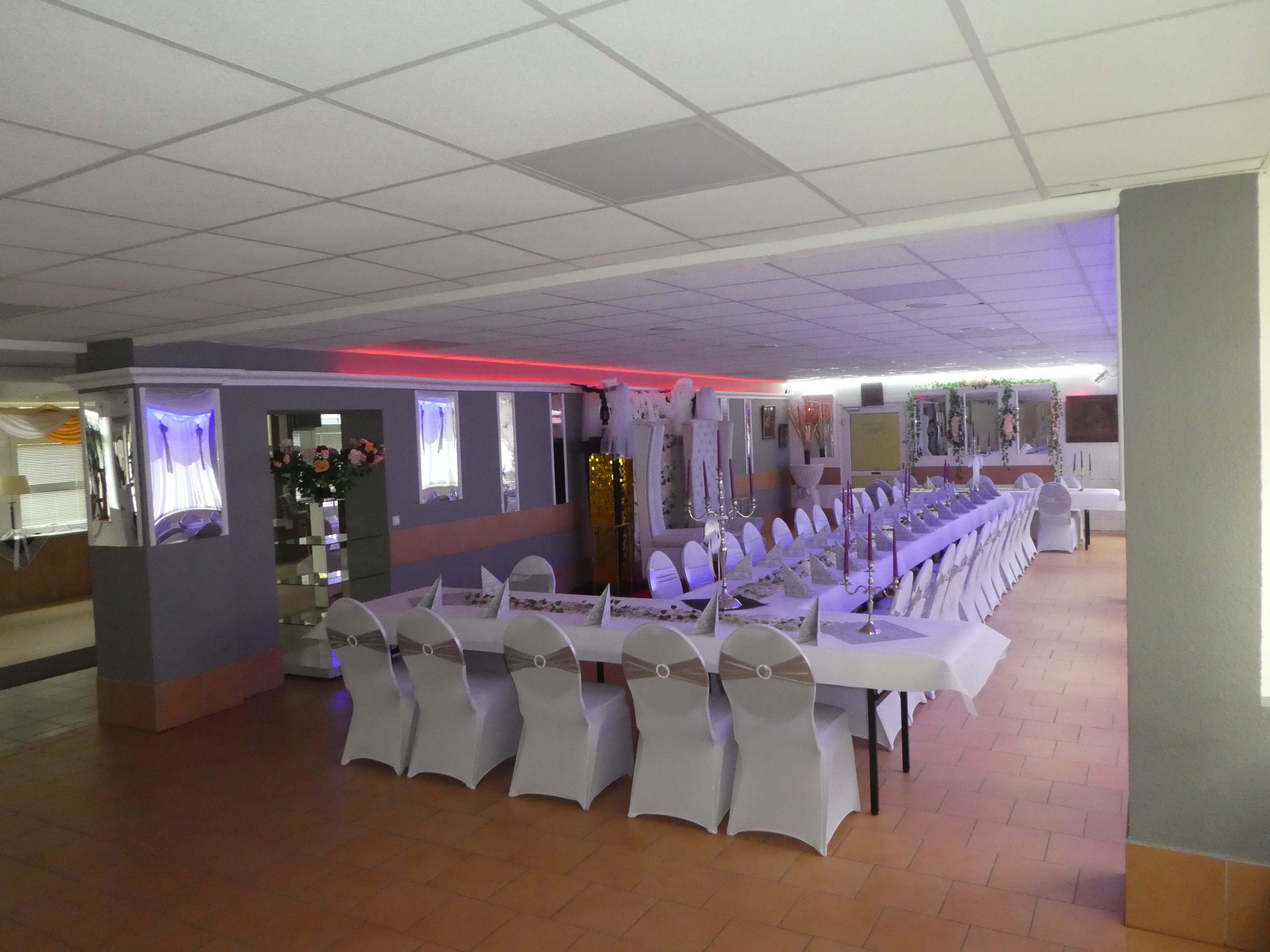 Festraum R 6 AB mit Terasse / Grillplatz / Bar / 550 m² Eingang  B – Bild 13