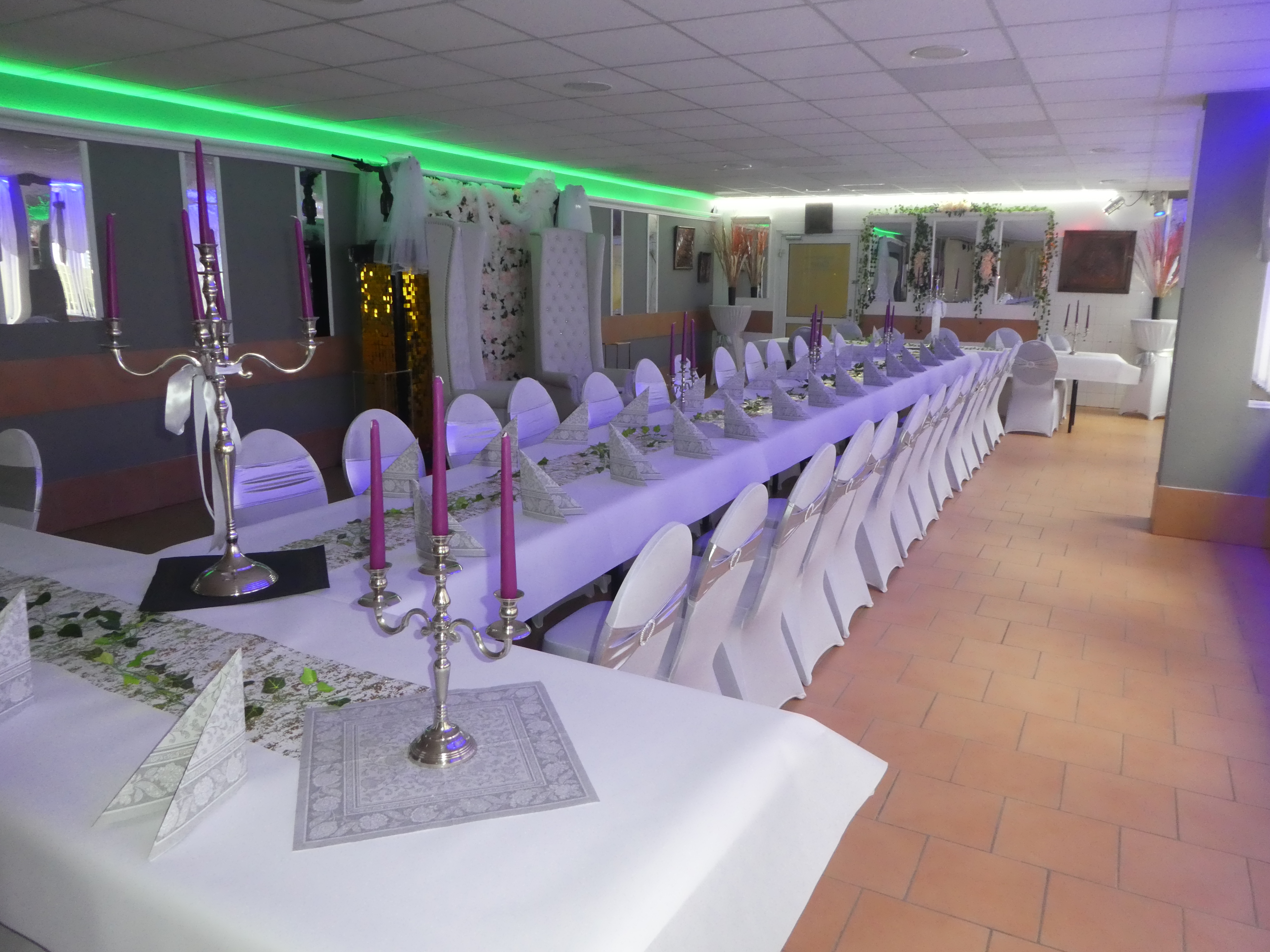 Festraum R 6 AB mit Terasse / Grillplatz / Bar / 550 m² Eingang  B – Bild 12